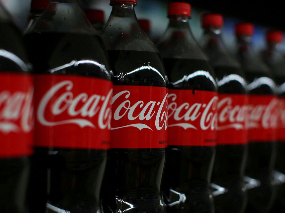 Foto: Croacia recomienda beber "agua" después de 4 intoxicaciones con una bebida fabricada por Coca-Cola (REUTERS/Mike Blake)