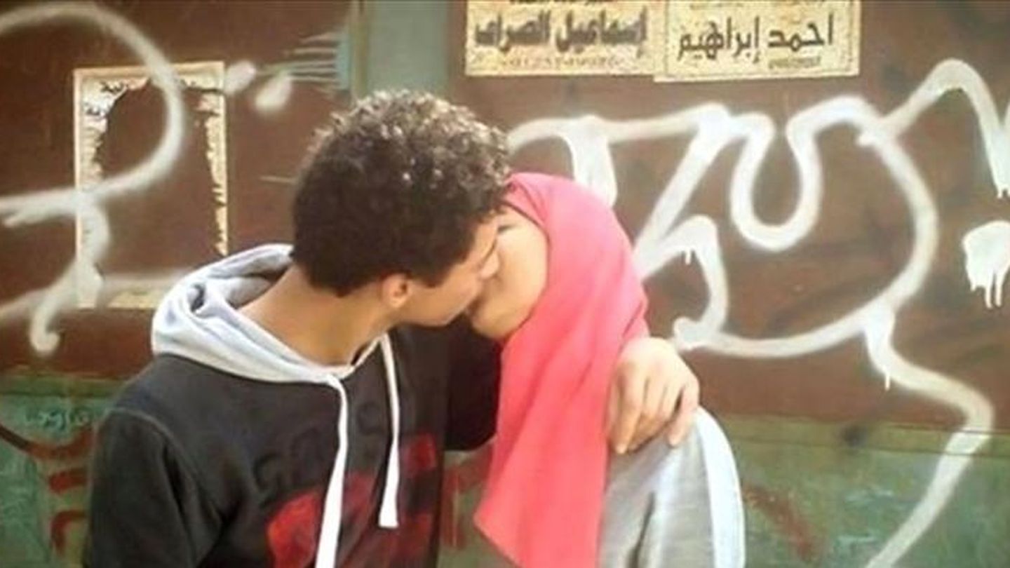 Imagen de una pareja de jóvenes marroquíes subida a Facebook.  