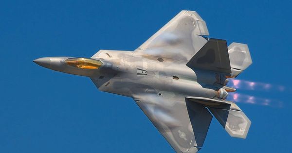 Foto: Un F-22 Raptor, uno de los cazas más modernos que EEUU utilizaría en un enfrentamiento con Corea del Norte. (Wikimedia Commons)