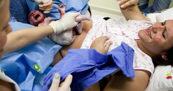 Foto: Una mujer da a luz en Leiria, Portugal (Reuters)