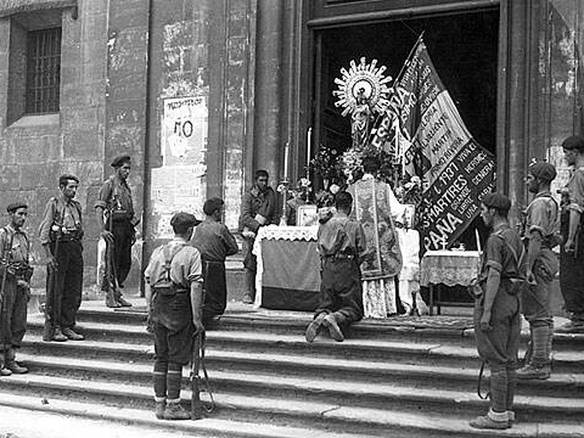 Foto: Misa celebrada en la iglesia de San Nicolás, Bilbao el 20 de junio de 1937. (Cedida)