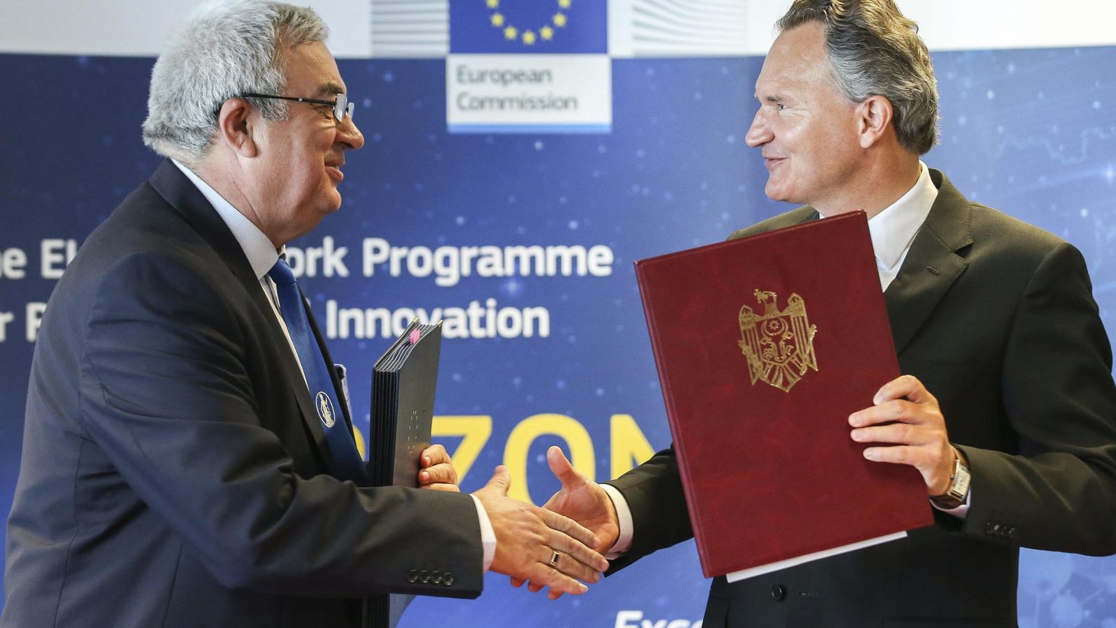 Foto: Momento en el que se firmó el programa Horizon 2020 en Bruselas el 1 de julio de 2014. (EFE)