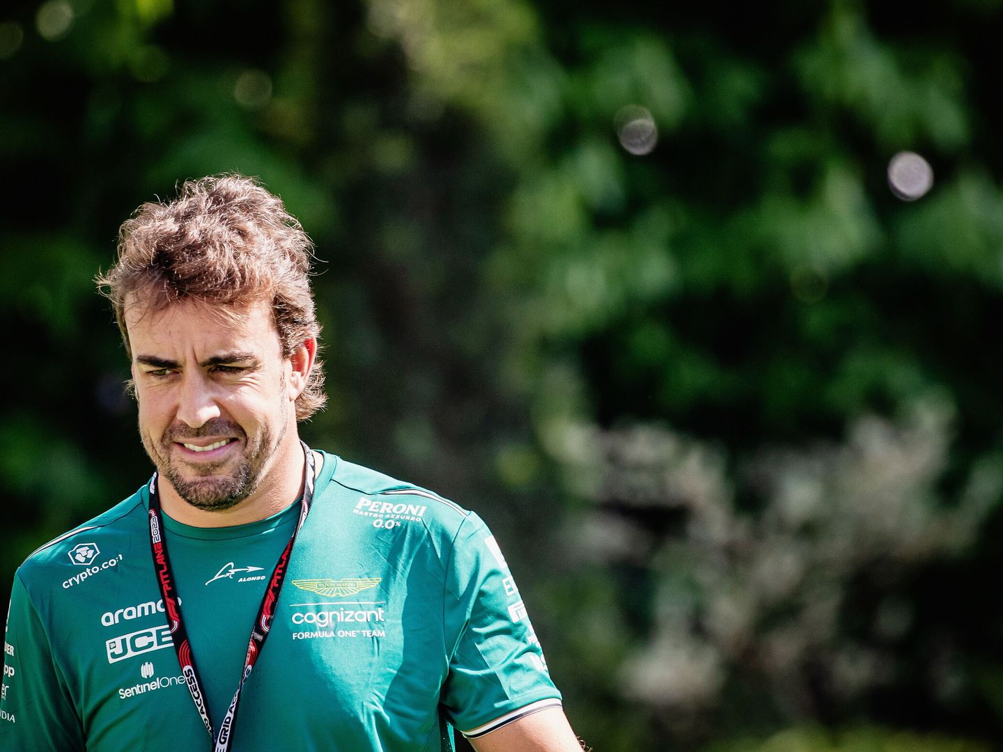 Fernando Alonso llegando a Singapur para los entrenamientos libres. (EFE/EPA/Tom hite)