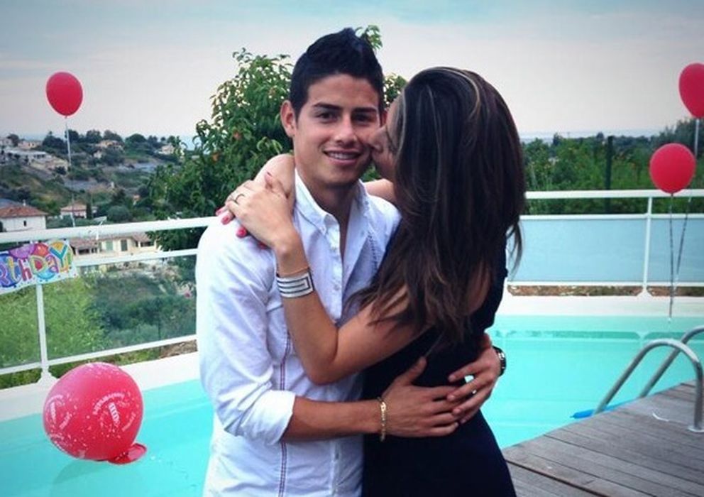Foto: El colombiano James Rodríguez junto a su mujer, Daniela Ospina, en una imagen de Twitter