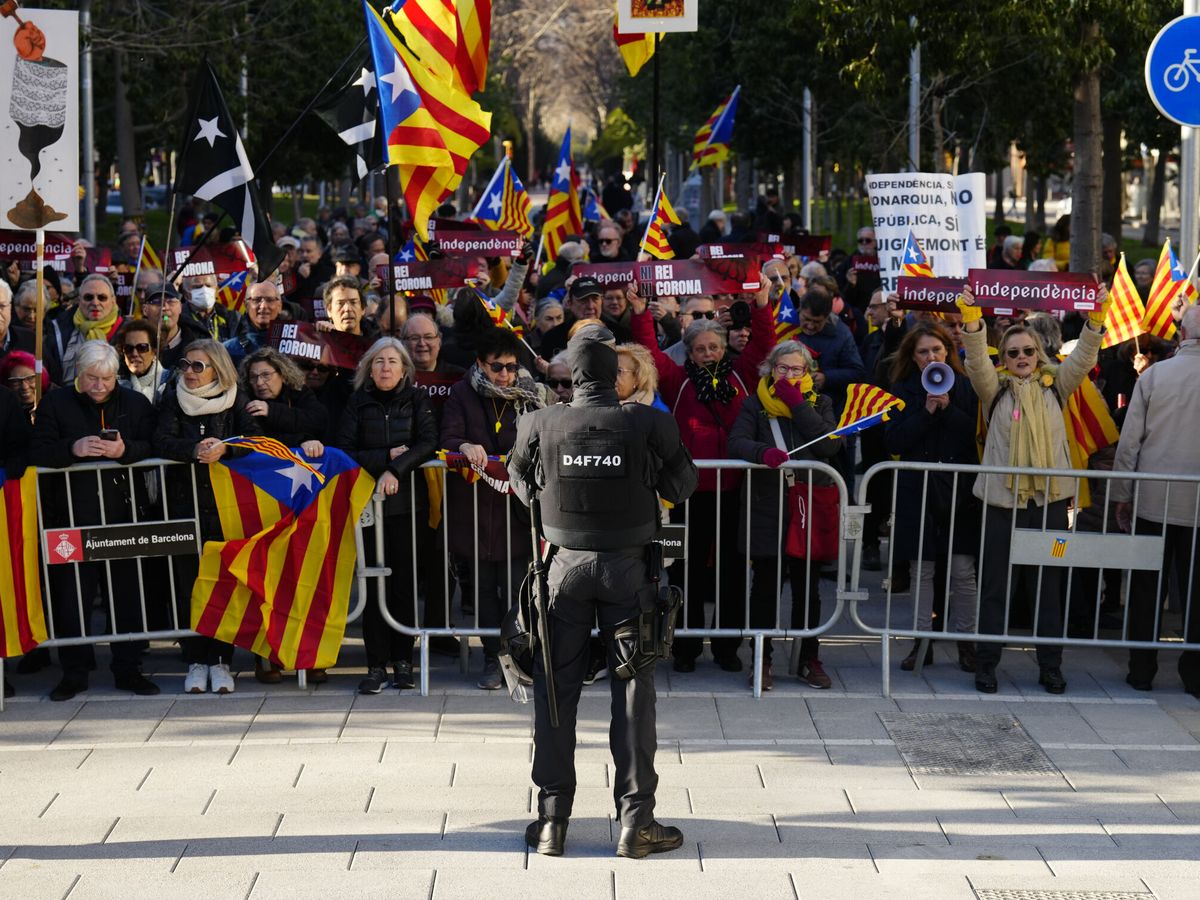 Foto: Manifestación convocada por la ANC en Barcelona. (EFE/Enric Fontcuberta)
