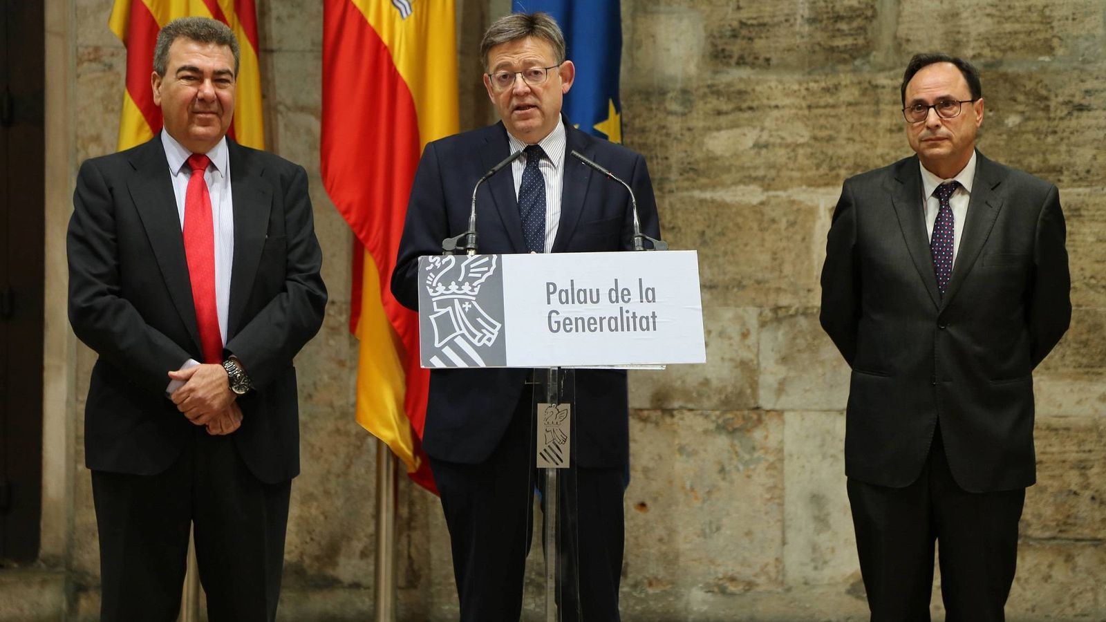 Foto: Carlos Bertomeu, con Ximo Puig y el 'conseller' de Hacienda, Vicent Soler. (GVA)