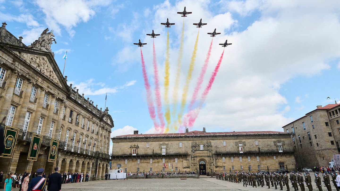 La Patrulla Águila dibujando la bandera de España en el cielo. (Limited Pictures)