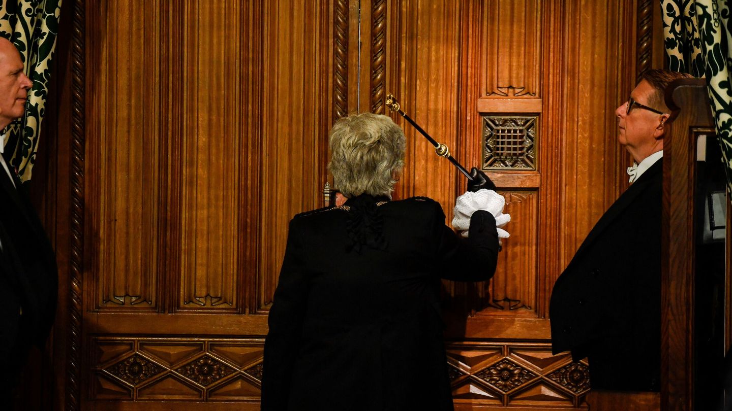 Sarah Clarke, la 'vara negra', en la apertura del Parlamento en 2022. (Reuters)
