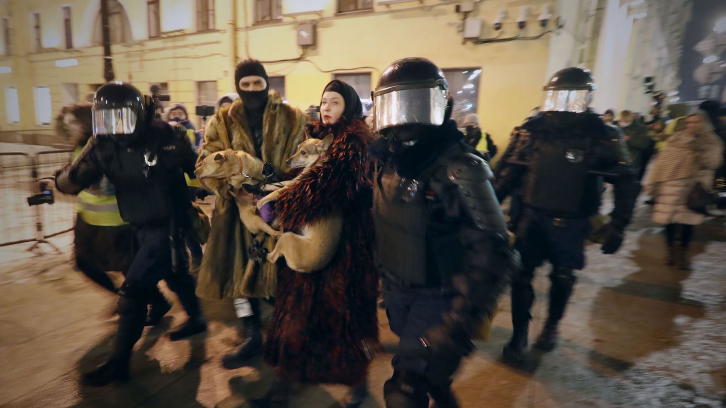 Manifestantes en San Petersburgo. (Reuters)