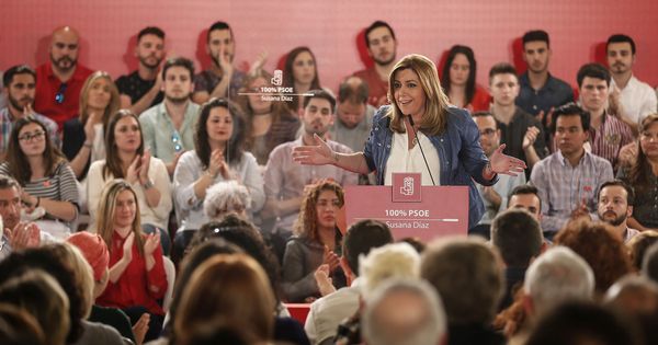Foto: La candidata a la secretaría general del PSOE, Susana Díaz, en la localidad sevillana de Camas, este 4 de abril. (EFE)