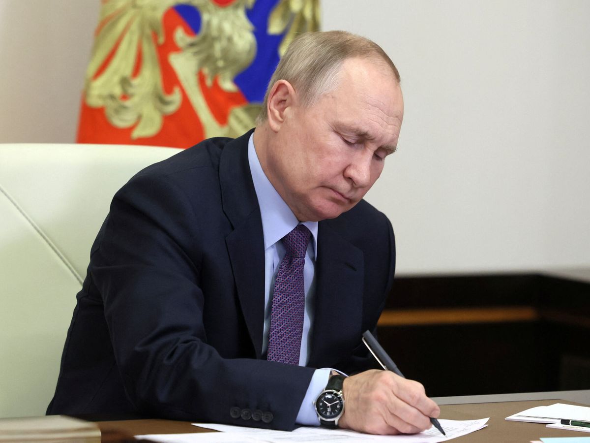 Foto: Putin durante una reunión. (Cedida a REUTERS/Mikhail Metzel)