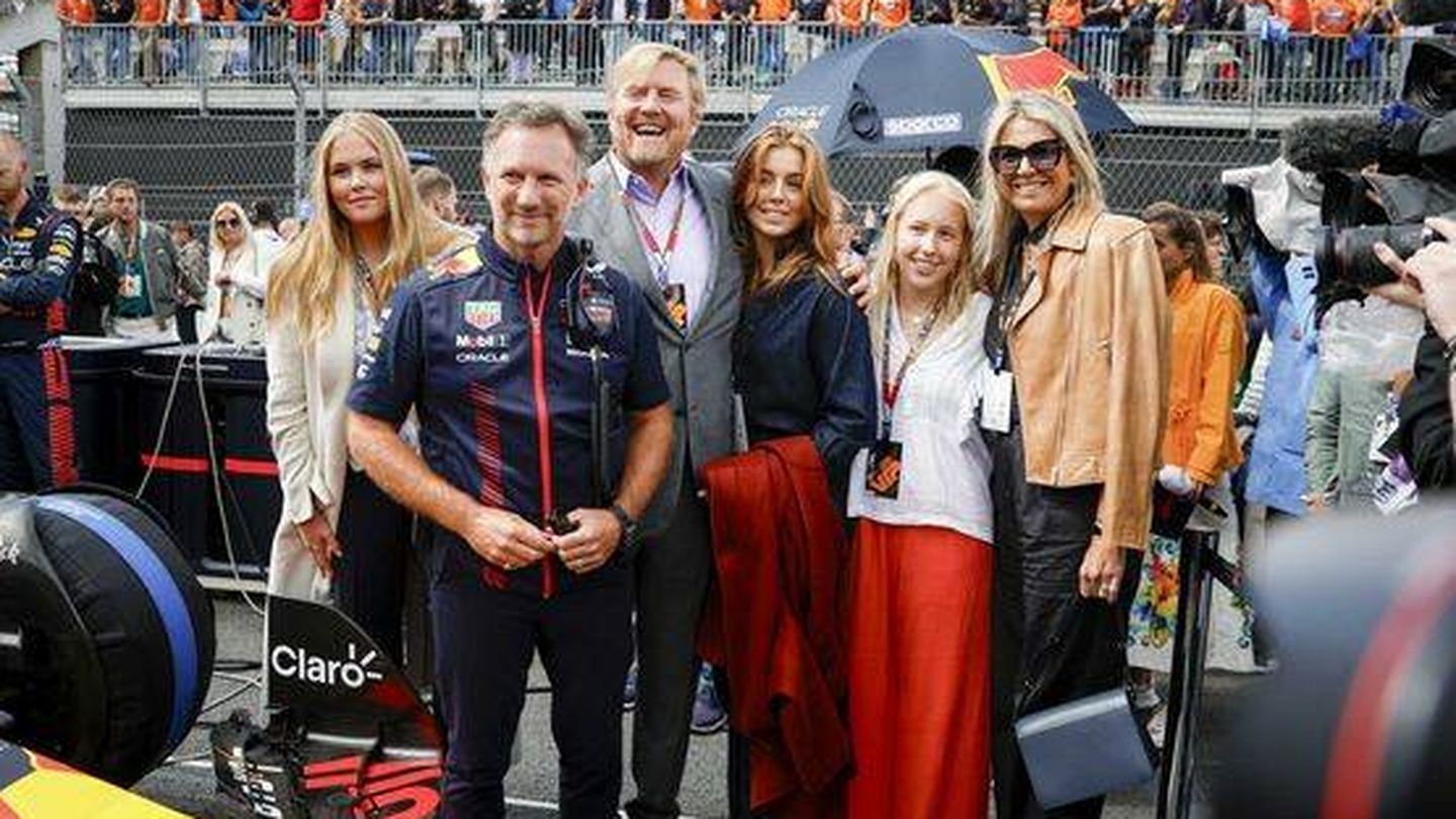 La familia real holandesa asiste al Premio de Fórmula 1 en los Países Bajos. (EFE)