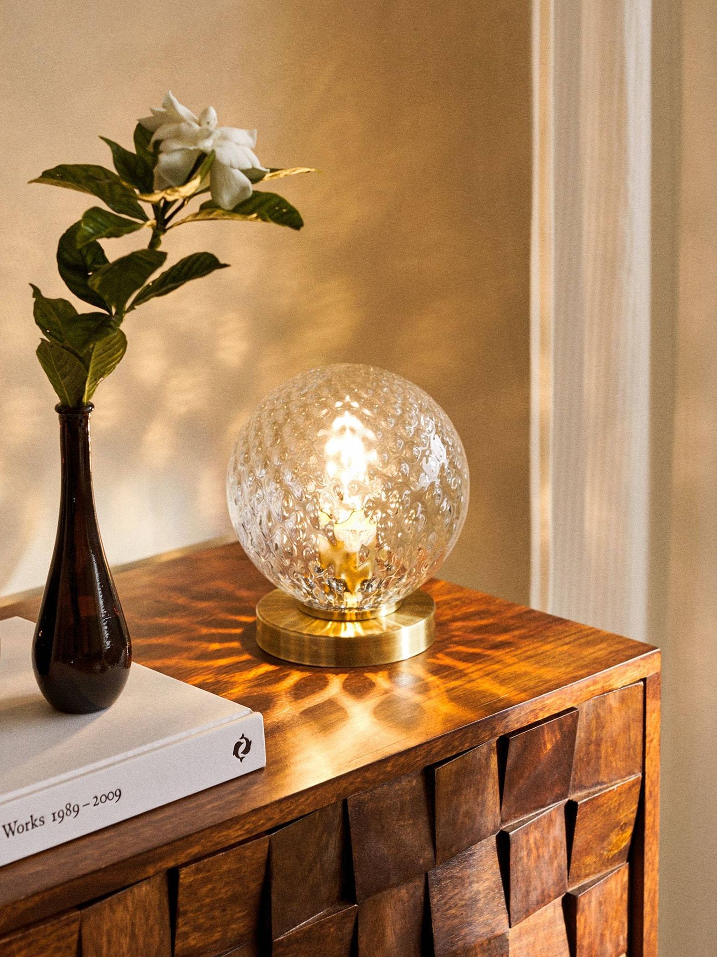 Estas lámparas de Zara Home serán el mejor complemento para tu salón. (Cortesía)