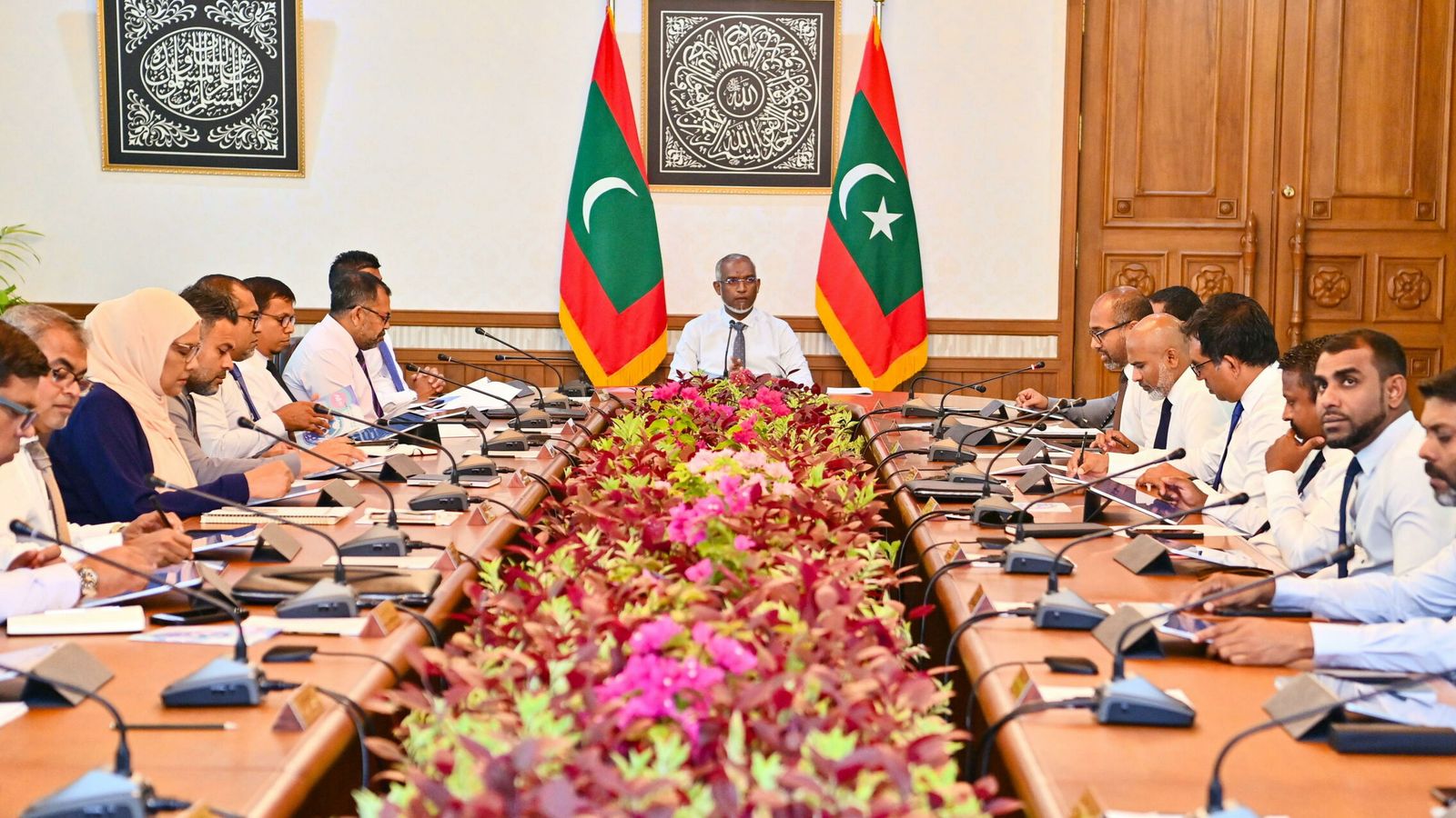 El presidente de Maldivas, Mohamed Muizzu, y sus ministros. (EFE)