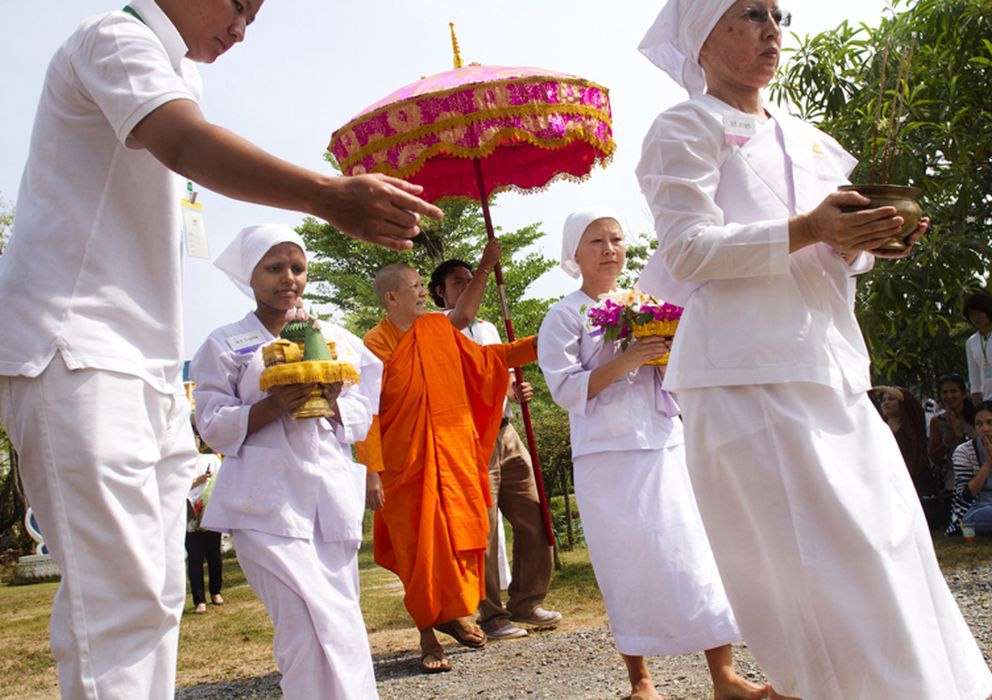 Foto: Chatsumarn es la primera monja budista en Tailandia tras siete siglos en los que su ordenación ha estado prohibida (Biel Calderón) 