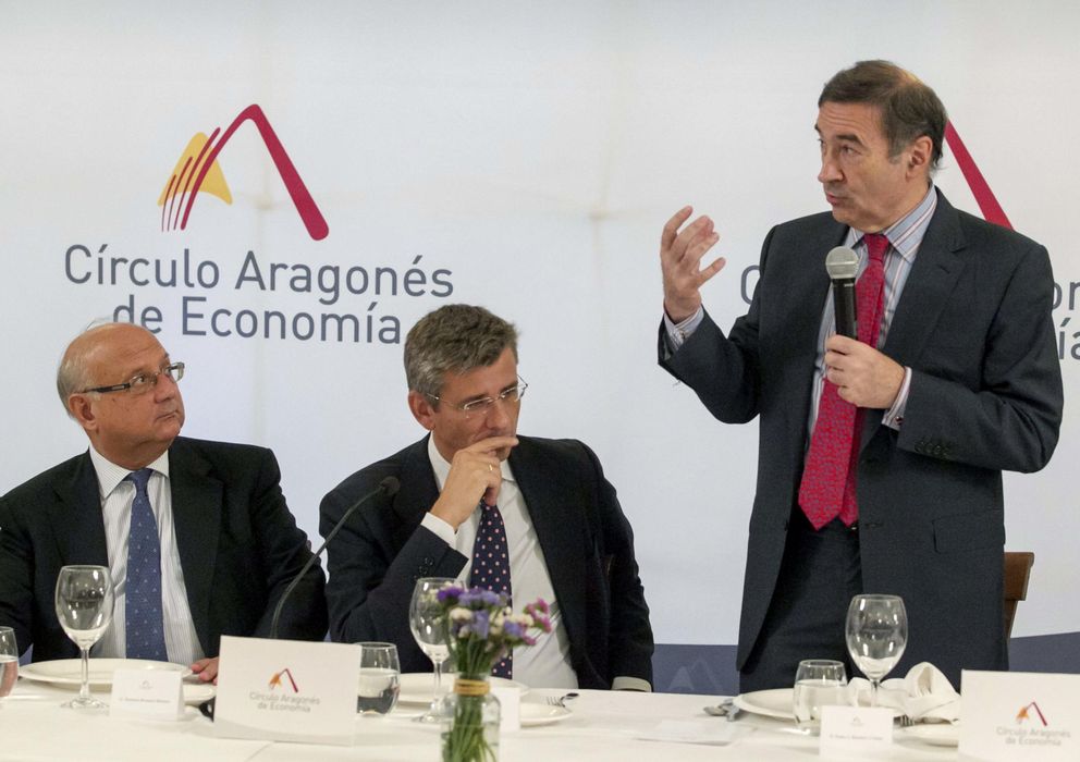 Foto: Pedro J. Ramirez participa en el debate en Zaragoza. (EFE)