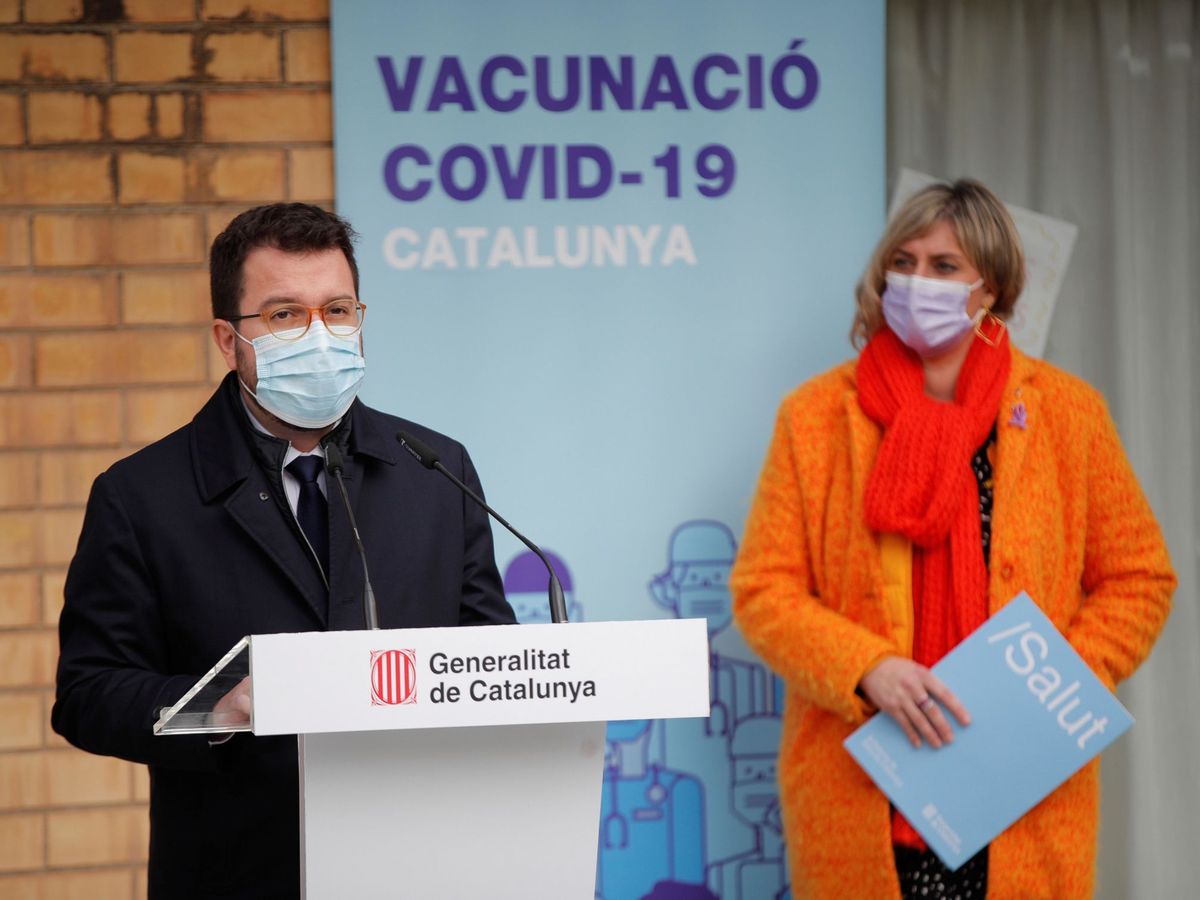 Foto: El vicepresidente y presidente en funciones de la Generalitat, Pere Aragonès, y la 'consellera' de Salud, Alba Vergés. (EFE)