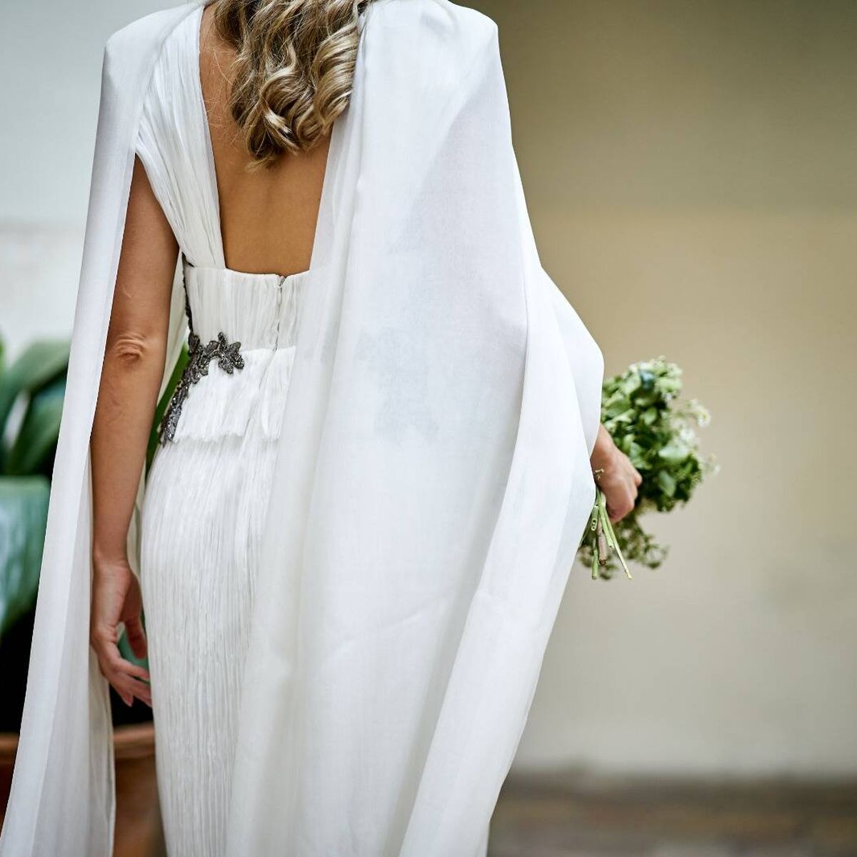 Inspiración Fortuny: la novia del vestido plisado de Larriba que no querrás  perderte