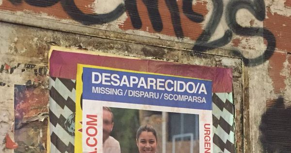 Foto: La campaña de Destinia con supuestos desaparecidos que ha generado la polémica (Daniel Téllez)