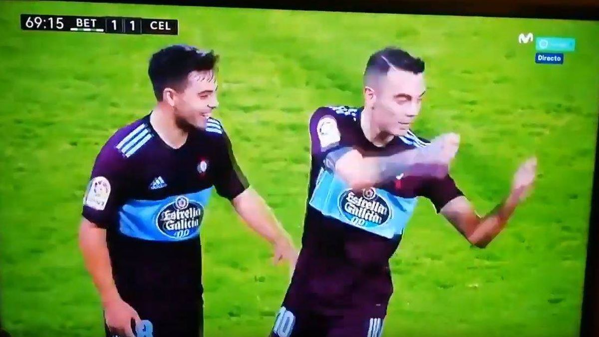 Iago Aspas cumple con 'La Resistencia' y celebra su gol 'tirando fardos por la borda'