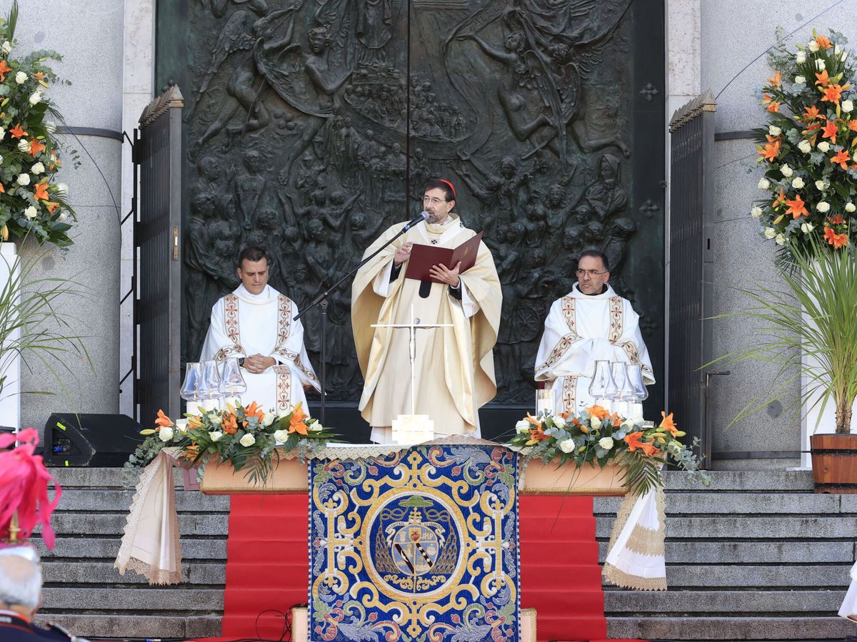 Foto: Celebración de la Virgen de la Almudena en Madrid. (EFE/Zipi)