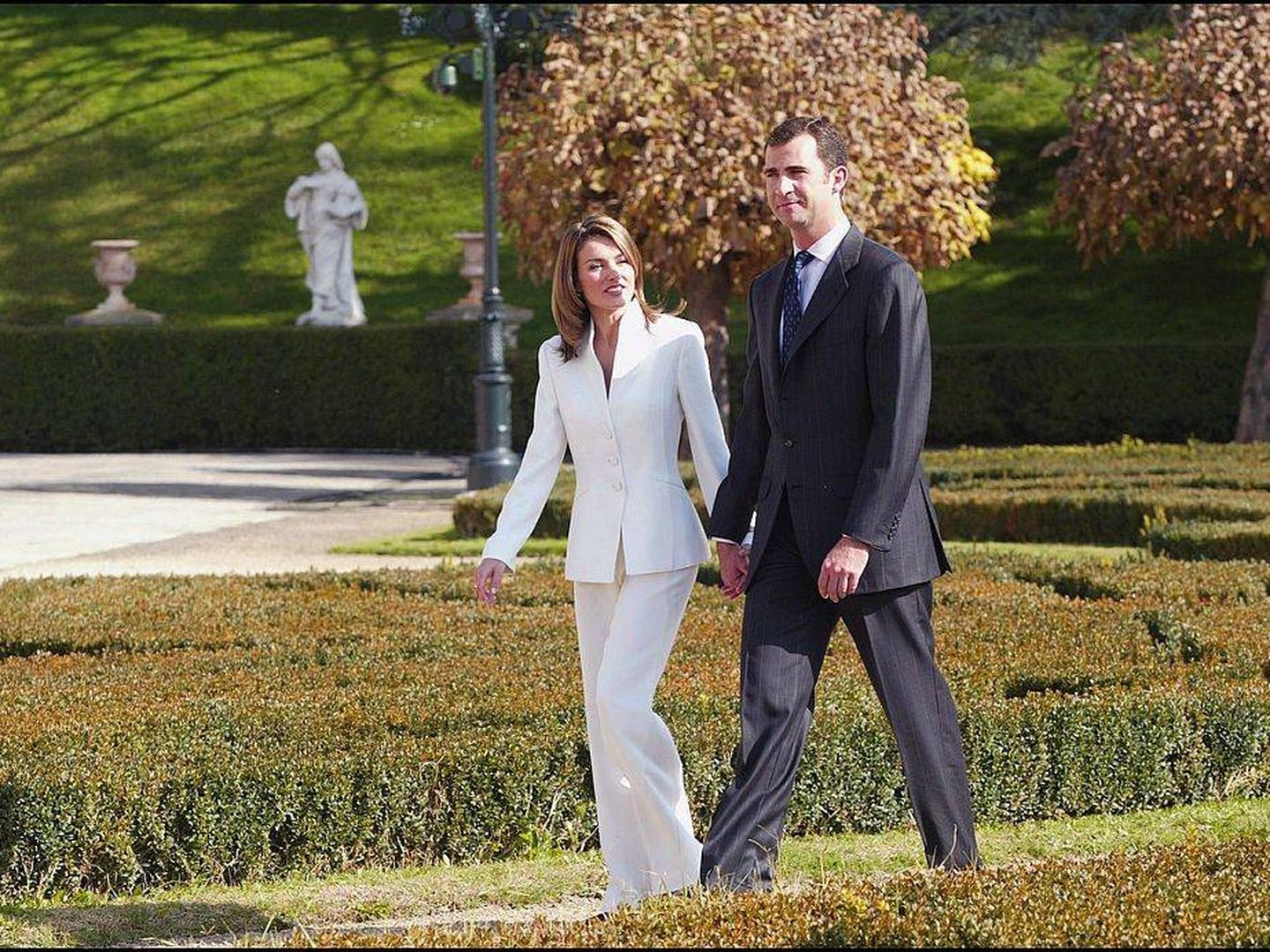 Felipe y Letizia, durante el anuncio de su compromiso, en 2003. (Getty)