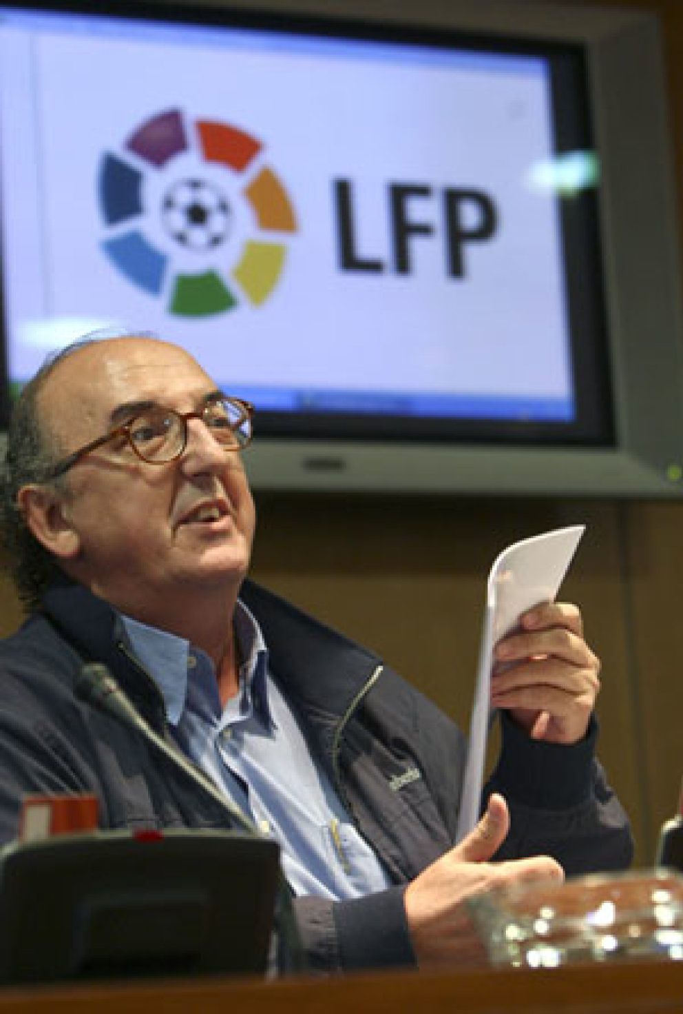 Foto: Polanco acepta su derrota ante Roures y pide precio por el fútbol de pago a partir de 2009