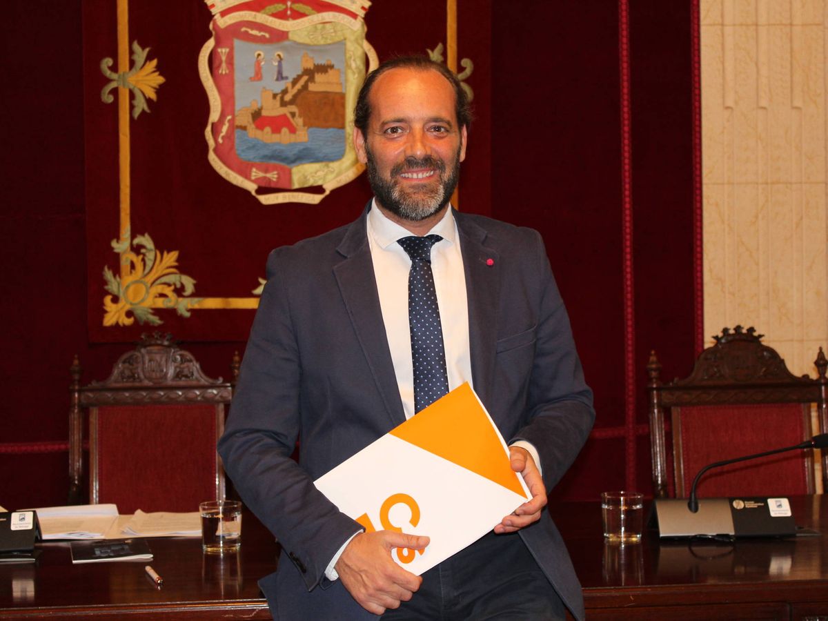 Foto: Juan Cassá, en el salón de plenos del Ayuntamiento de Málaga, en el pasado mandato municipal.