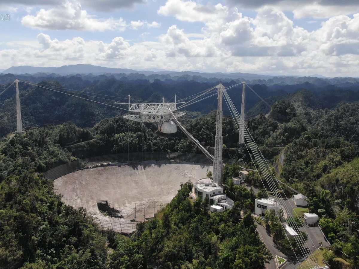 Foto: El desplome del radiotelescopio no provocó daños personales (EFE/Observatorio de Arecibo)