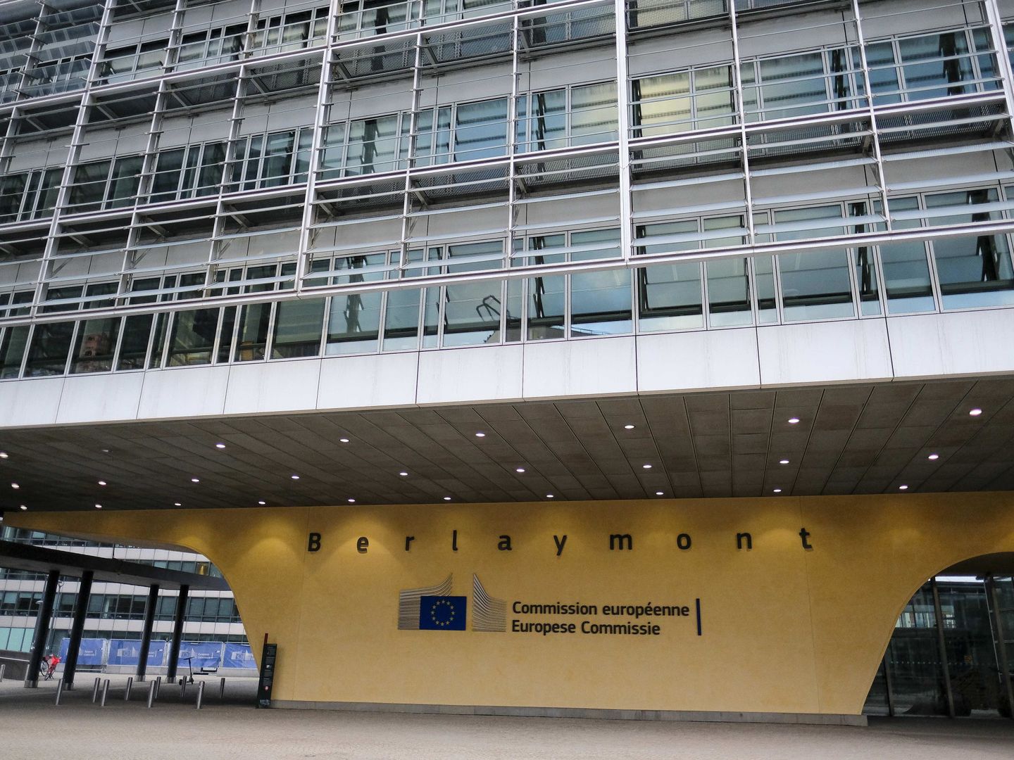 Entrada al Berlaymont, sede de la Comisión Europea en Bruselas. (EFE)
