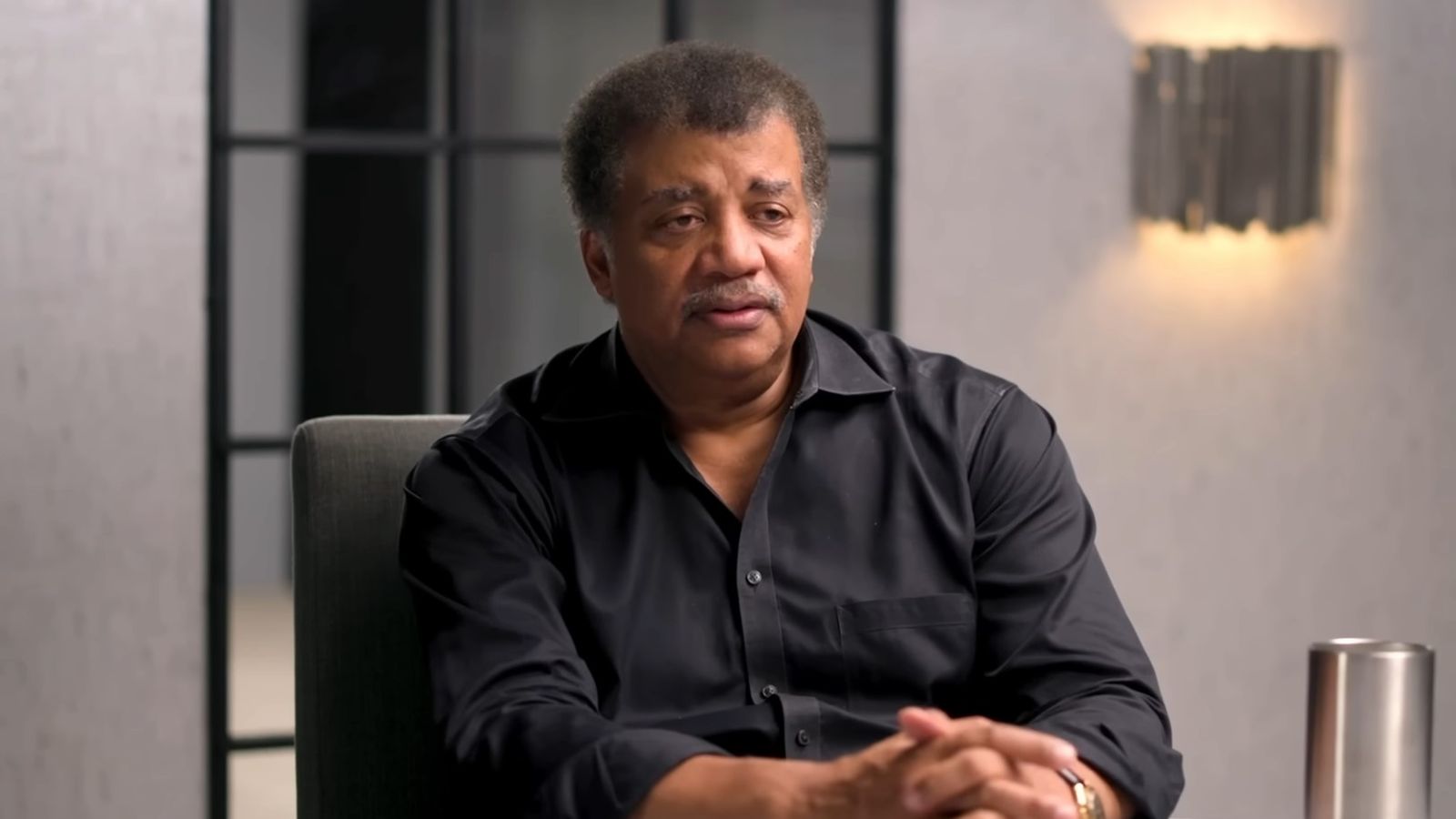 Neil deGrasse Tyson, astrofísico, sobre si vivimos en una simulación: "Cierra los ojos y lanza un dardo"