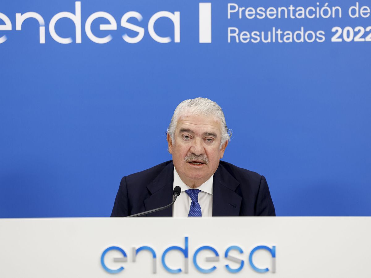 Foto: El consejero delegado de Endesa, José Bogas (c). (EFE/Daniel González)