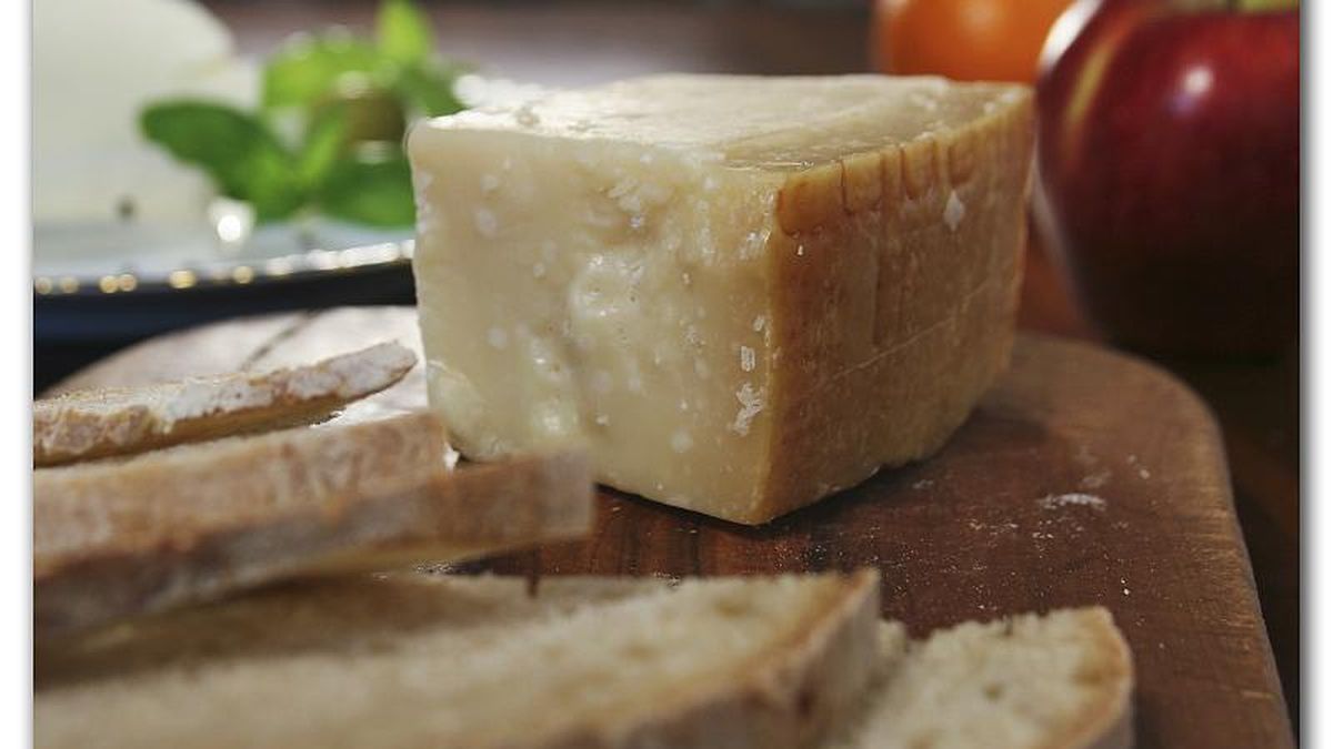 Esto es lo que llevarán a partir de ahora los quesos parmesano reggiano: "No son dañinos"