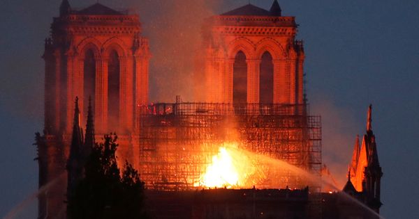 Foto: Notre Dame arde. (Reurters)