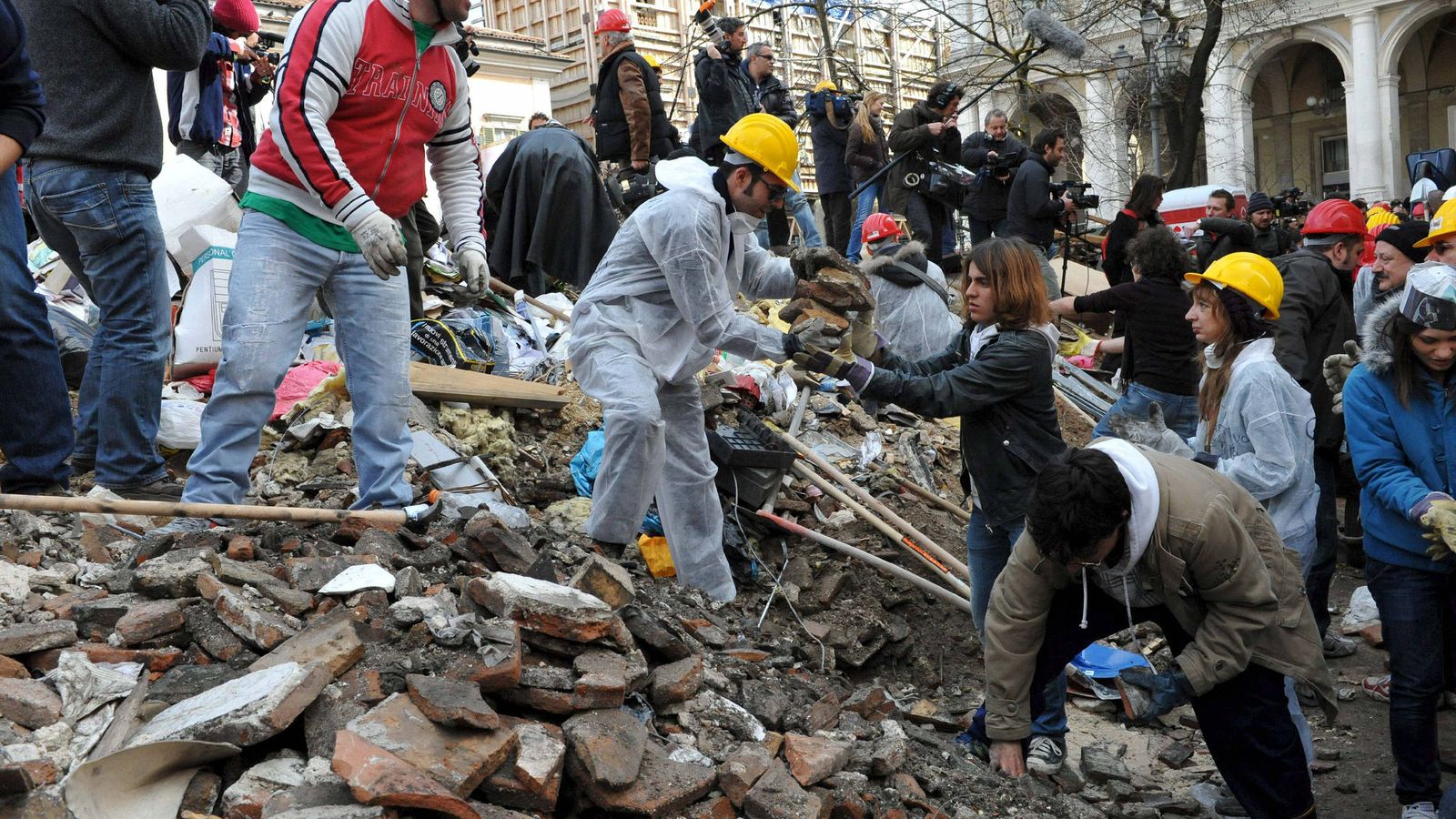 Foto: Imagen de las labores de rescate tras el terremoto de L'Aquila en 2010. (EFE) 