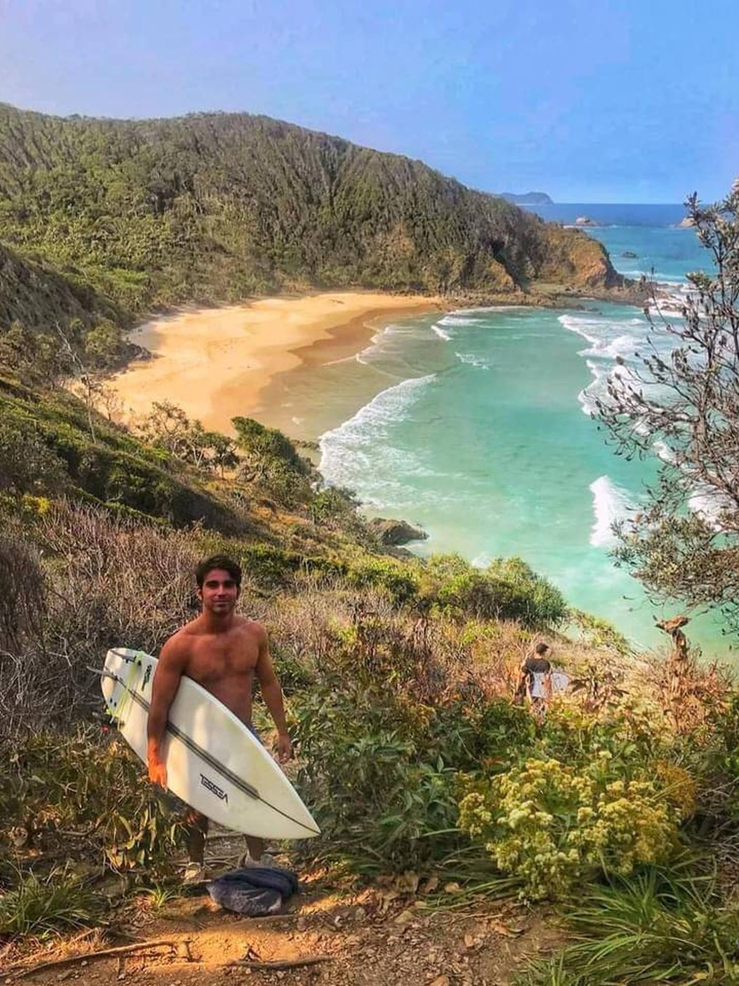 Mateo Cáceres, practicando surf en Australia. (Cortesía)