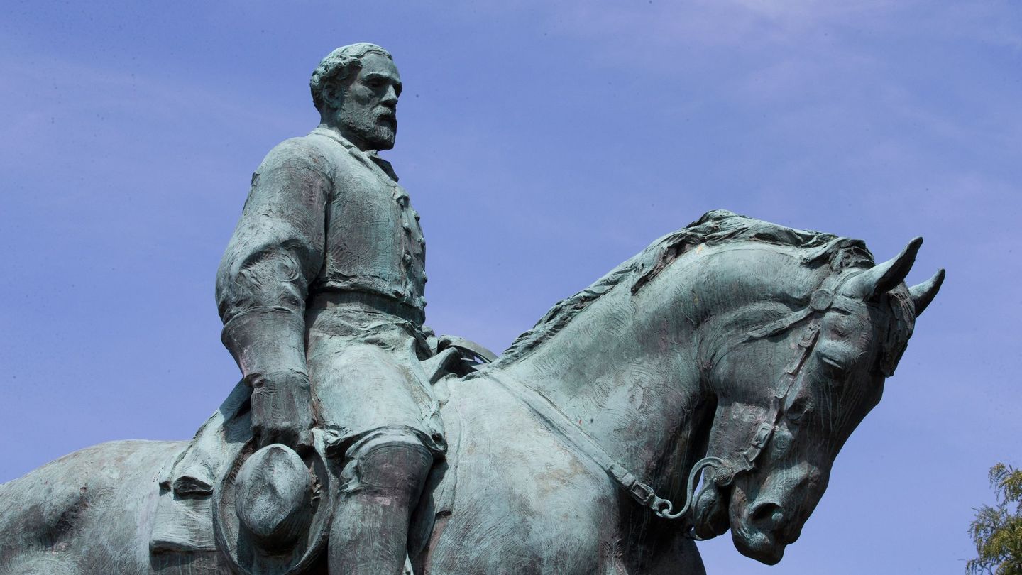 La estatua del general confederado Robert E. Lee, por la que se organizó el encuentro 'Unite the Right'. (EFE)