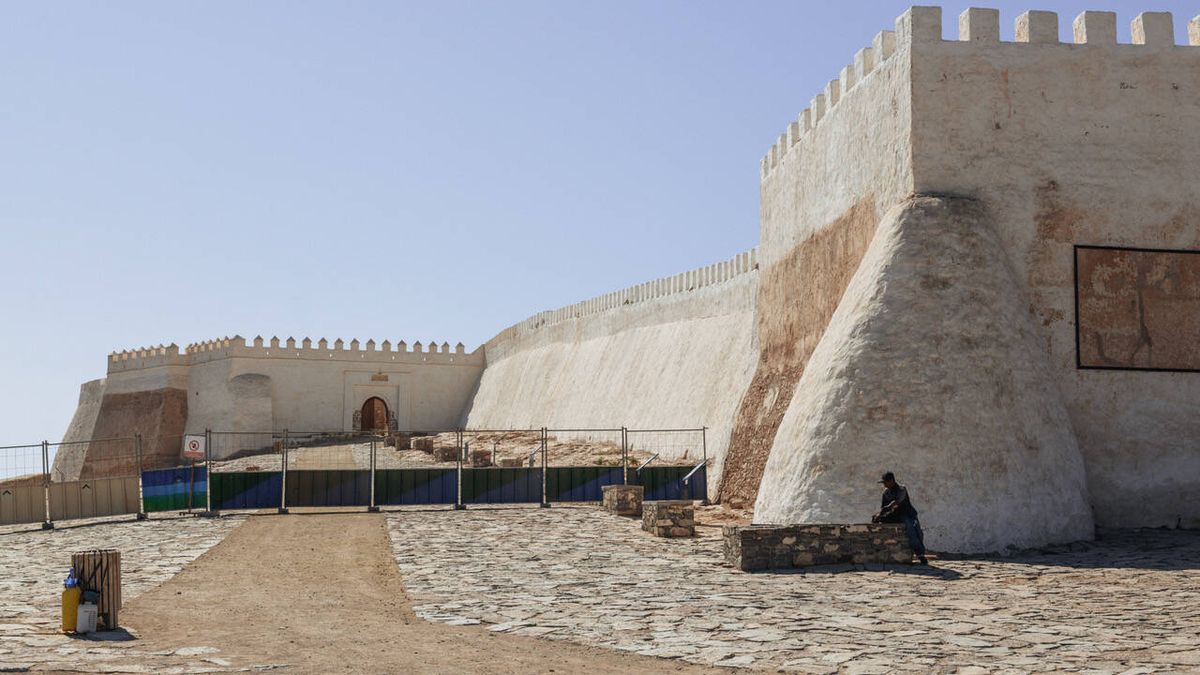 Una muralla destruida dos veces para explicar el dolor del terremoto en Marruecos