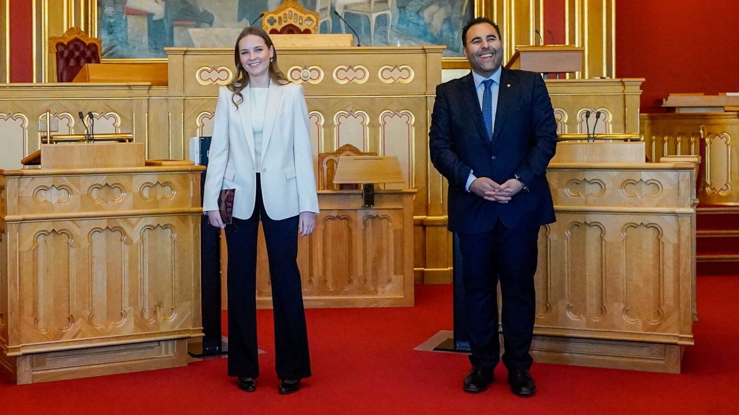 La princesa, con el presidente del Parlamento. (EFE/EPA/Lise Aserud)