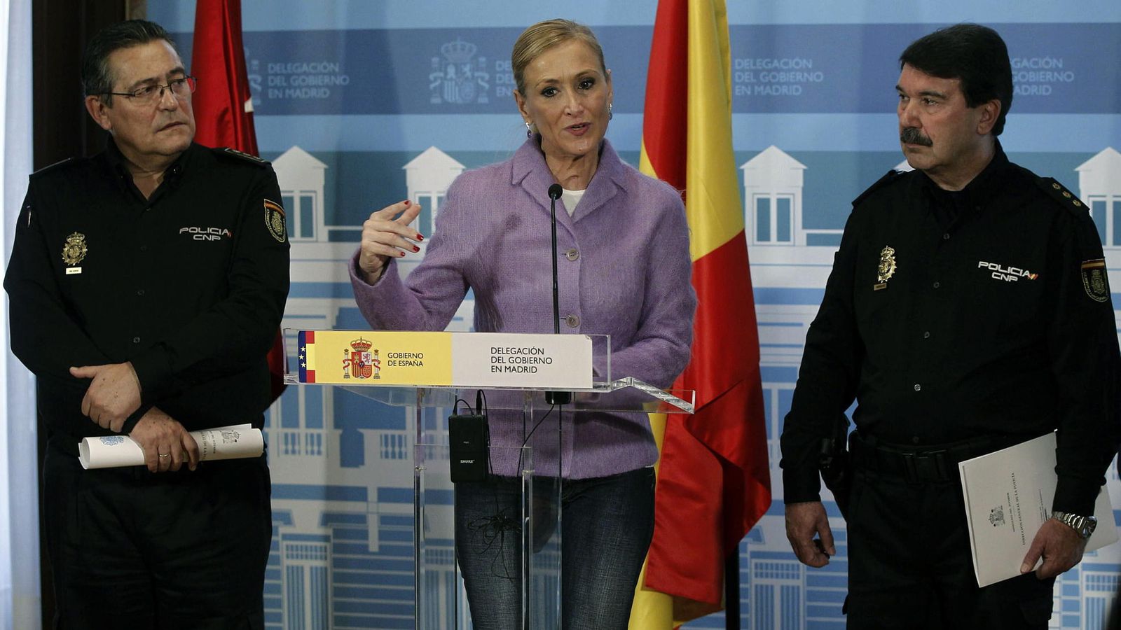 Foto: La delegada del Gobierno en Madrid, Cristina Cifuentes, da cuenta de la operación policial que permitió desmantelar la red de explotación de mujeres nigerianas. (EFE)