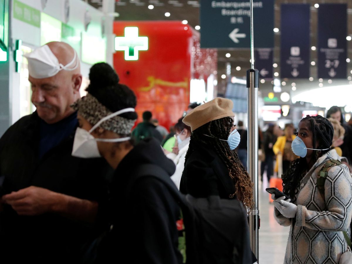 Foto: Viajeros en un aeropuertos (Reuters)