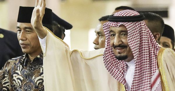 Foto: El rey de Arabia Saudí, Salman bin Abdulaziz al-Saud (dcha). (EFE)