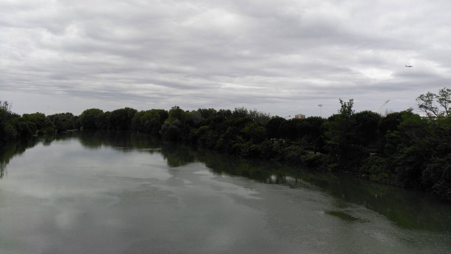 Imagen del camino hacia el Stade de Toulouse, con el río Garona como protagonista.
