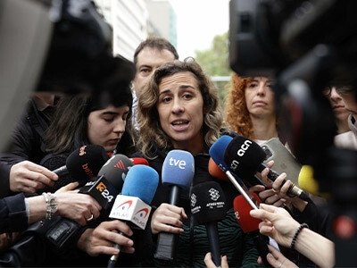 Foto de                 Campaña catalana: la CUP denuncia a 120 tiendas por rotular en castellano