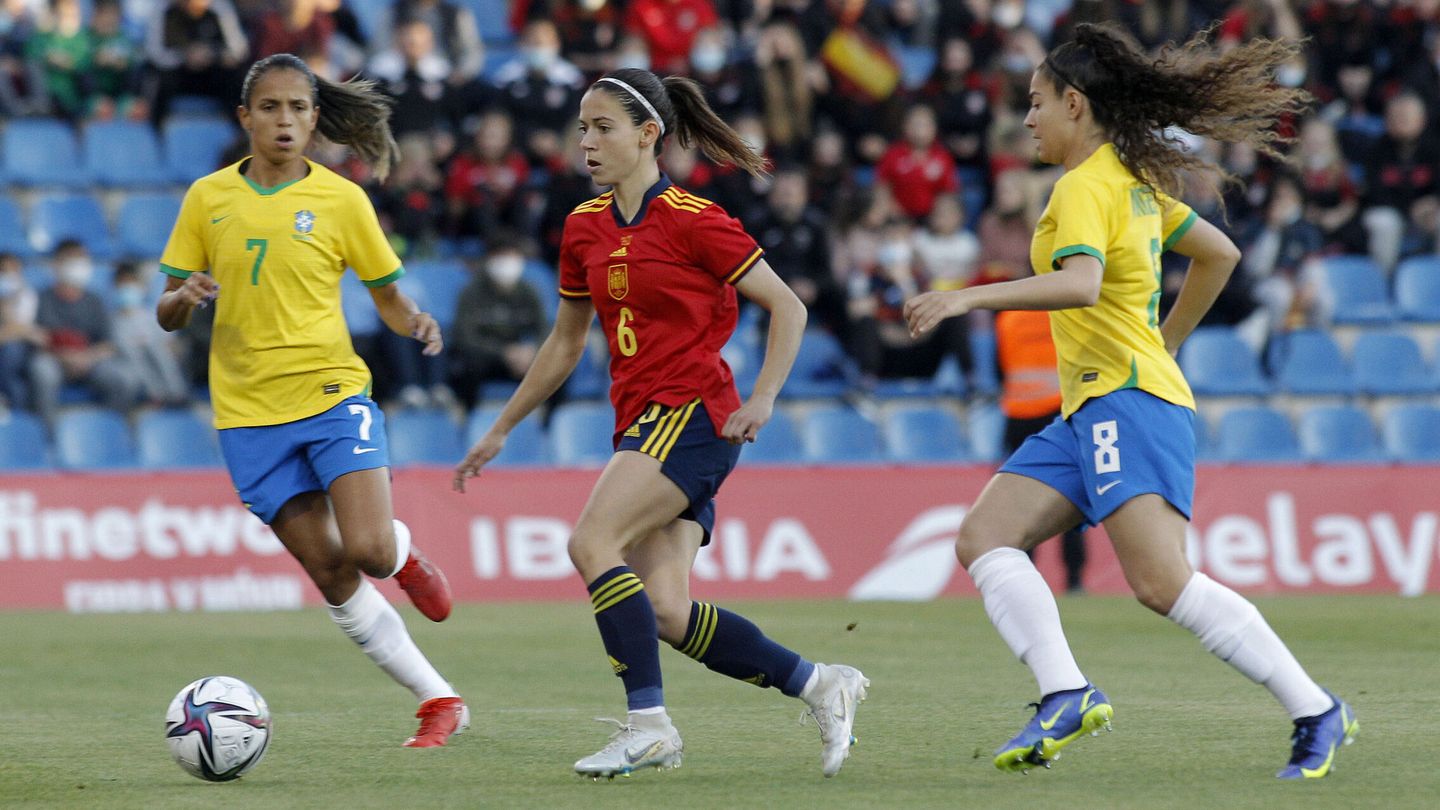 La jugadora de la Selección Española Aitana Bonmatí durante un partido amistoso. (EFE/Morell)