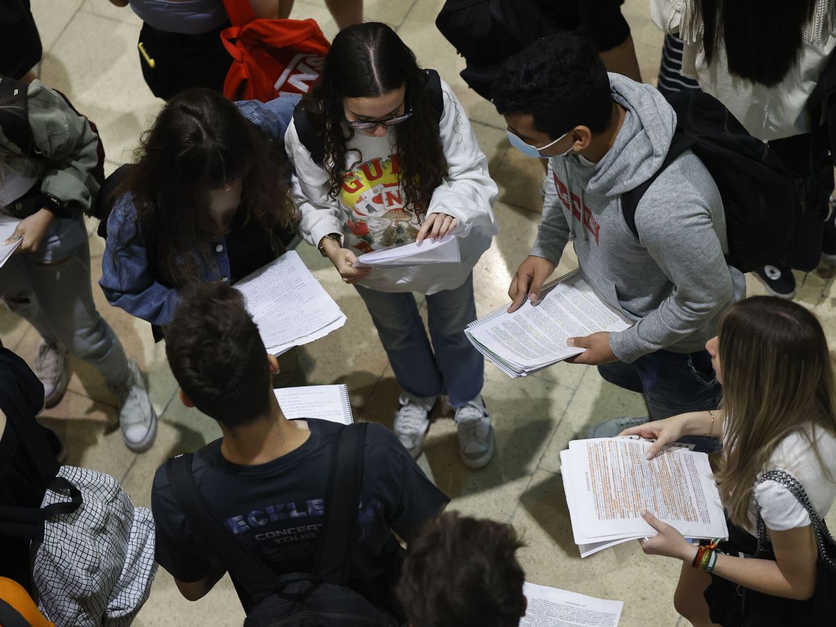 Foto: Cientos de miles de alumnos se enfrentan esta semana a los exámenes de la Evaluación de Acceso a la Universidad (EvAU). (EFE/Chema Moya)