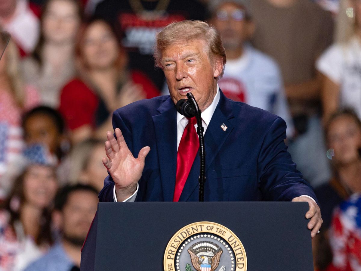 Trump determina que Casa Branca substitua termo inteligência artificial por superinteligência em comunicações oficiais