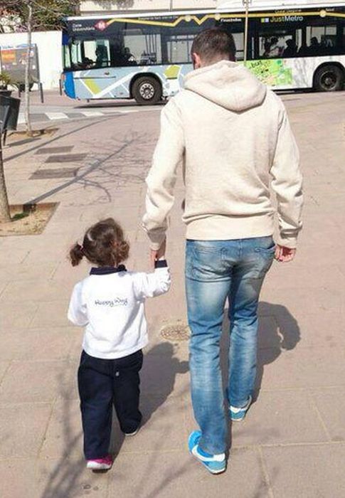 Foto: Andrés Iniesta y su hija Valeria este miércoles en Barcelona. (Twitter Andrés Iniesta)