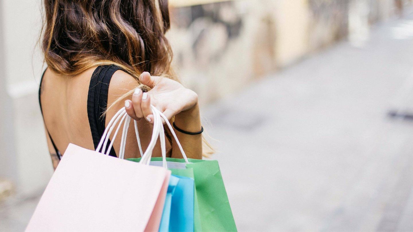 Mujer de compras (Pixabay)