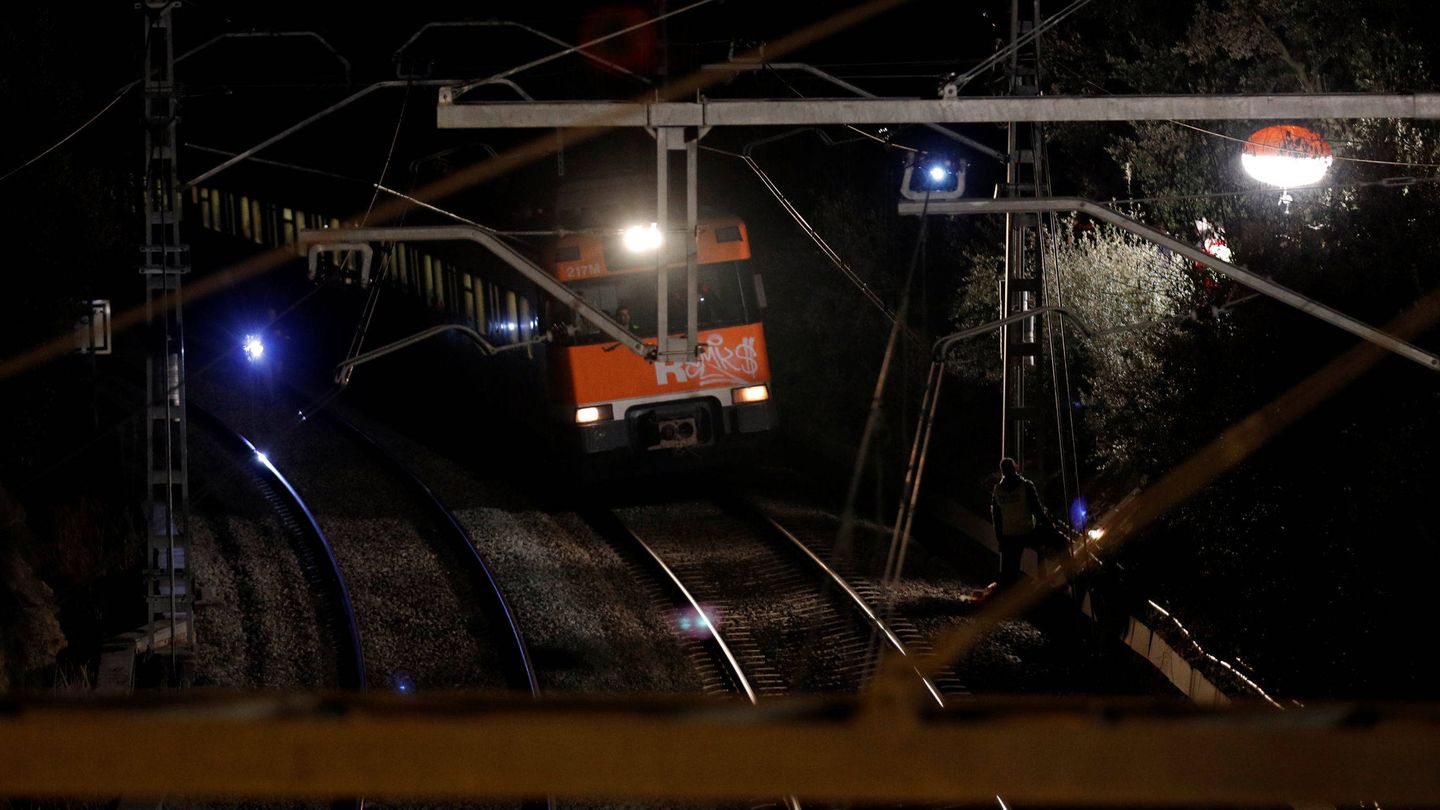 Un tren llega a Manresa para evacuar a los heridos. (Reuters)